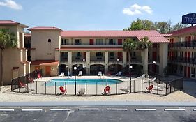 Tricove Inn & Suites Jacksonville Exterior photo
