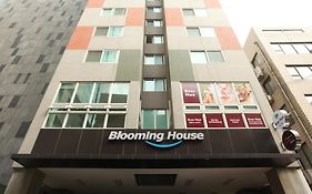 Blooming House residencia Aparthotel Seúl Exterior photo