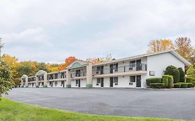 Days Inn By Wyndham Lenox Ma Exterior photo