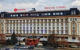 Ramada Plovdiv Trimontium Hotel Exterior photo
