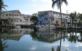 The Holiday Court Villas And Suites Fort Myers Beach Exterior photo