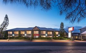 Hotel Bellevue On The Lakes Lakes Entrance Exterior photo