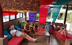 Colombo Beach Hostel By Nomadic Dehiwala-Mount Lavinia Exterior photo