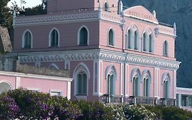 Capri Hotel Exterior photo