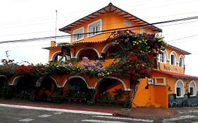 Hotel Crossman Puerto Ayora  Exterior photo