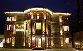 Minali Boutique Hotel Şǝki Exterior photo