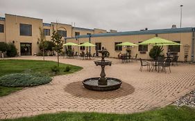 Hotel Baymont By Wyndham Fargo Exterior photo