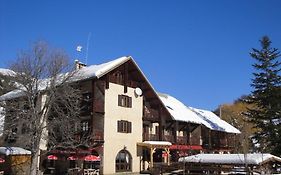 Hotel Le Guilazur Château-Ville-Vieille Exterior photo