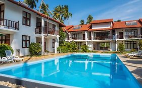 Green Parrot Beach Resort Tangalle Exterior photo