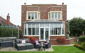 Number One St Luke'S Bed and Breakfast Blackpool Exterior photo