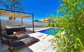 Villa Village Idylle With Heated Pool, Sauna, Jacuzzy And Private Parking Sukošan Exterior photo