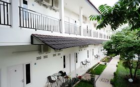 Hotel Reddoorz Near Mataram University Exterior photo