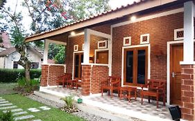 Genthong Homestay Magelang Exterior photo