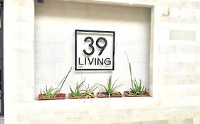 39 Living Apartamento Bangkok Exterior photo