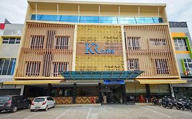 Vaccinated Staff - OYO 344 KR Hotel Palembang Exterior photo