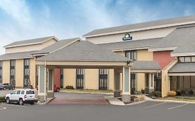 Days Inn By Wyndham Indianapolis Northeast Exterior photo