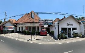 Prambanan Guesthouse Yogyakarta Exterior photo