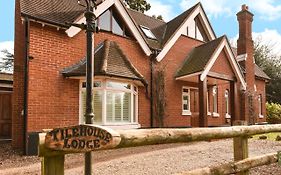 Tilehouse Lodge Denham  Exterior photo