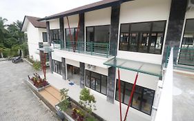 Hotel RedDoorz Plus near Kualanamu Airport Medan Exterior photo