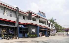 Hotel Reddoorz Plus Near Tambun Station Bekasi Exterior photo