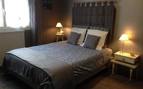 Chambre D'Hotes Hola Bed and Breakfast Laval  Exterior photo