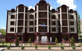 Hotel Pamir Palace Khorog Exterior photo