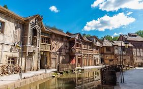 Hotel Les Quais De Lutece Plailly Exterior photo