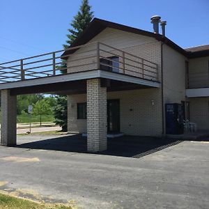 Malibu Inn Wisconsin Dells Exterior photo