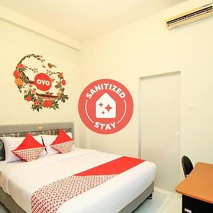 Oyo 397 Daily Guest House Medan Exterior photo