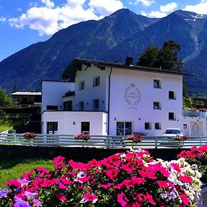 Hotel Landhaus Ambachhof Oetz Exterior photo