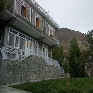 Hunza Holiday Inn Karimabad  Exterior photo