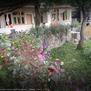 Mountain Refuge Guest House Karimabad  Exterior photo