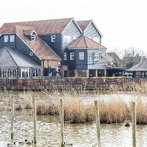 Oyster Fleet Hotel Canvey Island Exterior photo