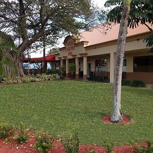 Red Carpet Inn Airport/Cruiseport Fort Lauderdale Exterior photo