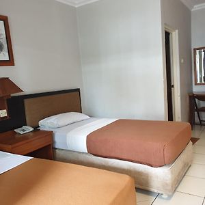 Yehezkiel Hotel Lembang Mitra Reddoorz Bandung Exterior photo