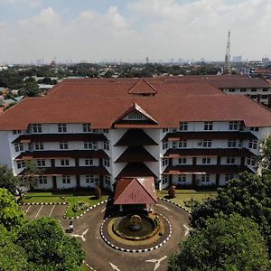 Wisma Makara Universitas Indonesia Yakarta Exterior photo