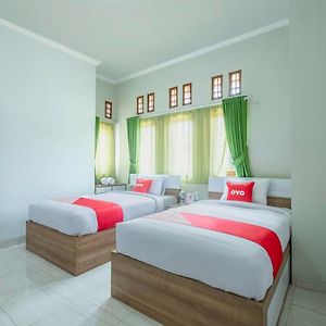 Hotel Oyo 2072 Wisma Teratai Cirebon Exterior photo