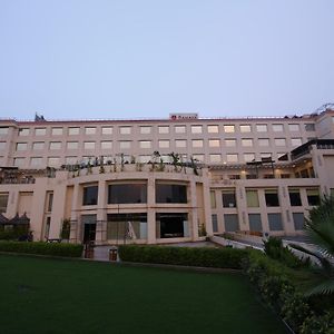 Hotel Ramada Neemrana Exterior photo
