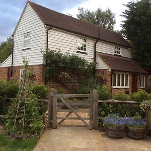 The Barn At Woodview Bed and Breakfast Hildenborough Exterior photo