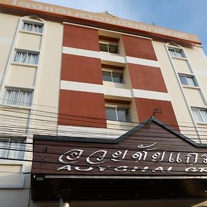Auychai Grand Hotel Lang Suan Exterior photo