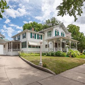 Carriage House Bed & Breakfast Bed and Breakfast Winona Exterior photo