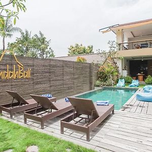 Indah Bali Guesthouse Canggu Exterior photo