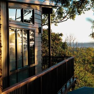 Apartamento Rainforest Gardens - Luxury Hillside Accomodation With Views To Bay & Islands Mount Cotton Exterior photo