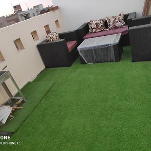 Apartamento شقة كلاسيك بمساحة خضراء قريبة من الحصري 6th of October City Exterior photo