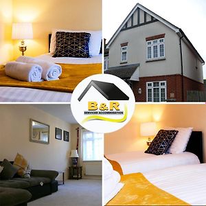 B And R Serviced Accommodation, 3 Bedroom House With Free Parking, Super Fast Wi-Fi 145Mbps And 4K Smart Tv, Barnard House Amesbury Exterior photo
