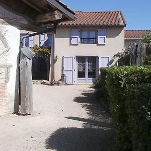 Hotel Gite Du Roy D'Amont Lagnieu Exterior photo