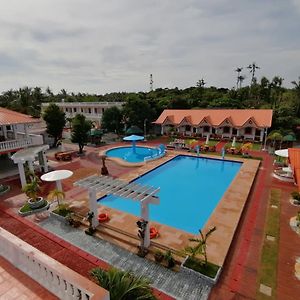Cris Del Mar Resort Bolinao Exterior photo