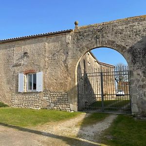 La Commanderie des Templiers Gîte 4 étoiles Saint-Etienne-de-Brillouet Exterior photo