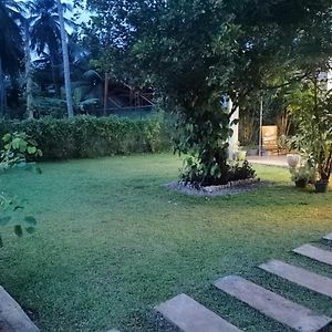 Ruwinsons Holiday Resort Anuradhapura Exterior photo