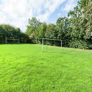 Superb Holiday Home Near The Lauwersmeer Oostmahorn Exterior photo